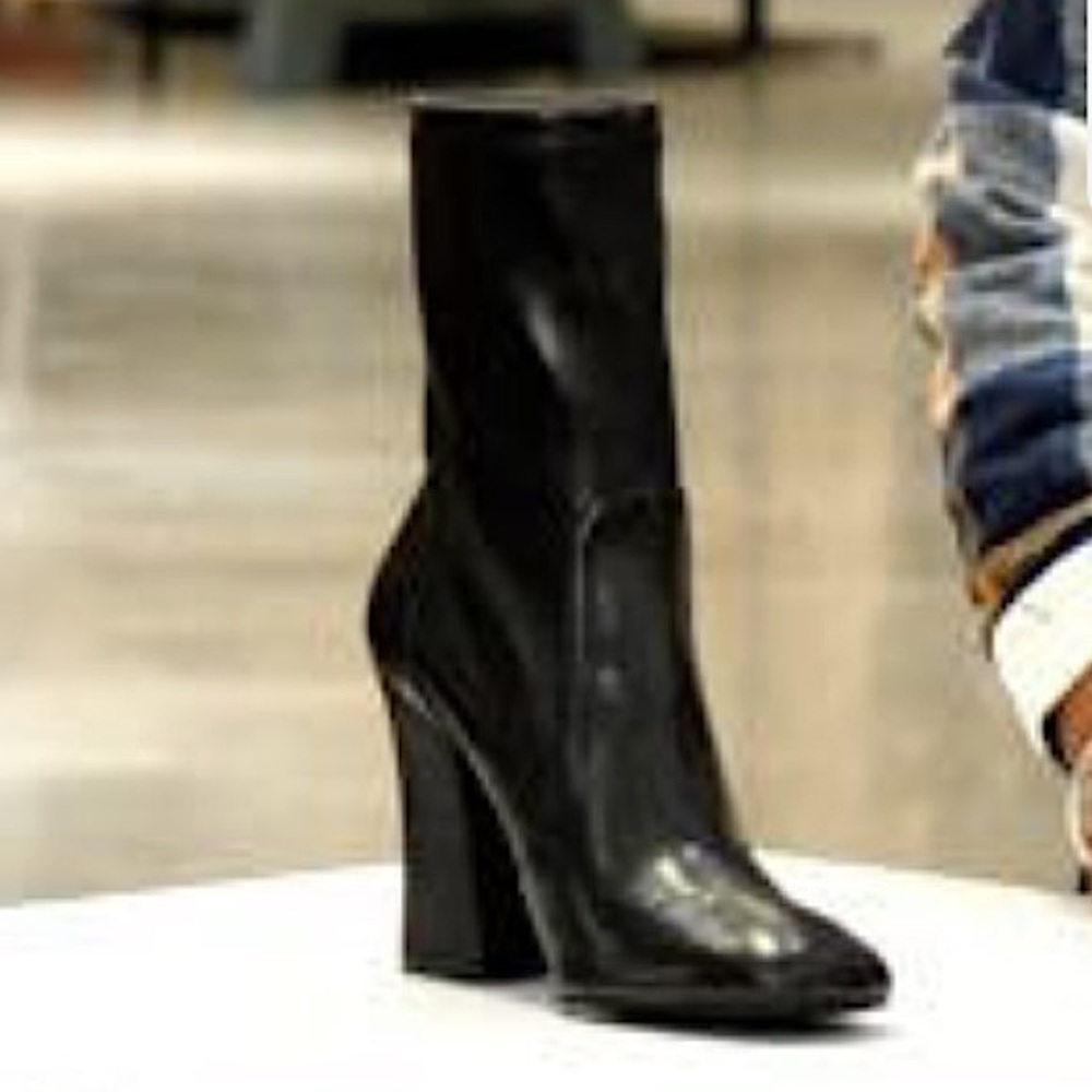Stuart Weitzman Curveblock 100 Bootie‎ (Women)